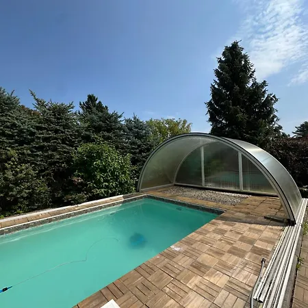 Hébergement de vacances Parizovce With Swimming Pool And Mountain Views *