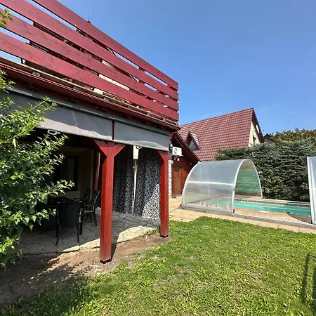 Hébergement de vacances Parizovce With Swimming Pool And Mountain Views