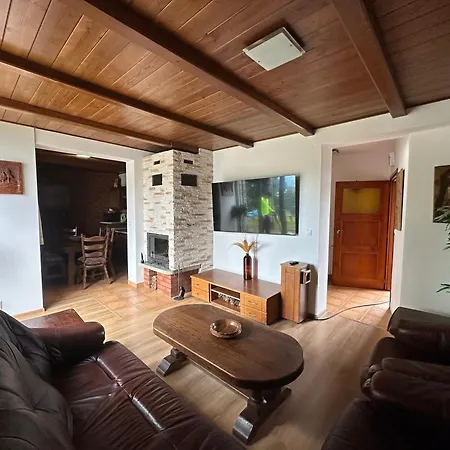 Hébergement de vacances Parizovce With Swimming Pool And Mountain Views *